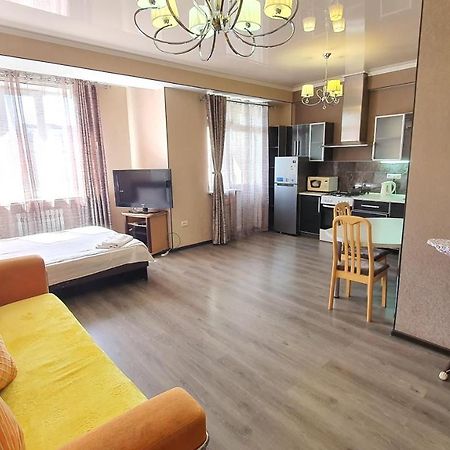 בישקק Orange Apartment With Panoramic View מראה חיצוני תמונה