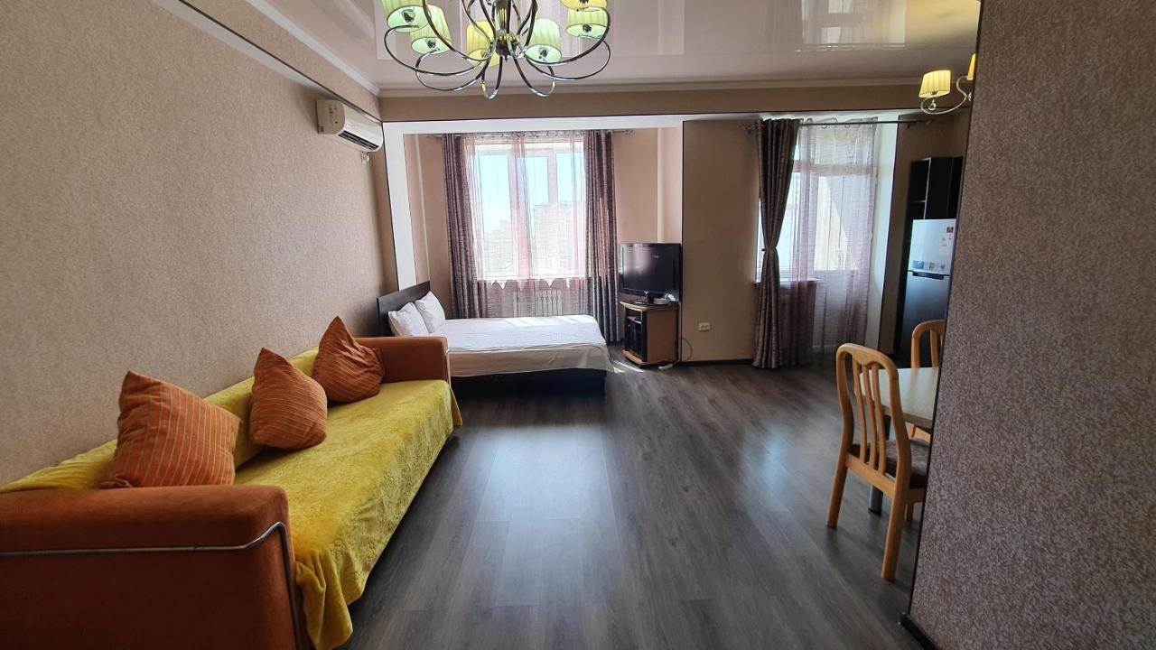 בישקק Orange Apartment With Panoramic View מראה חיצוני תמונה