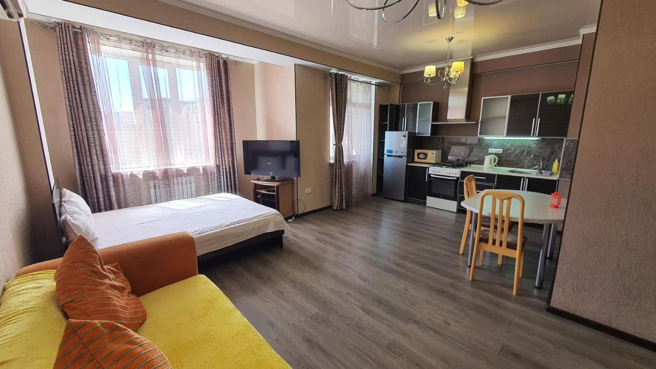 בישקק Orange Apartment With Panoramic View מראה חיצוני תמונה