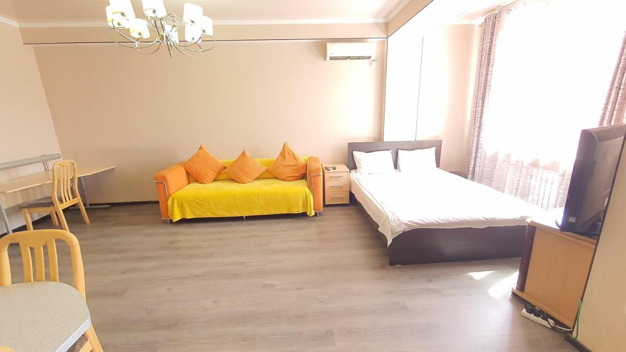 בישקק Orange Apartment With Panoramic View מראה חיצוני תמונה